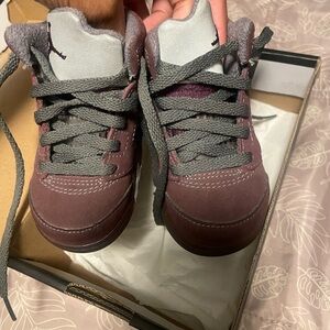 Jordan 5’s burgundy